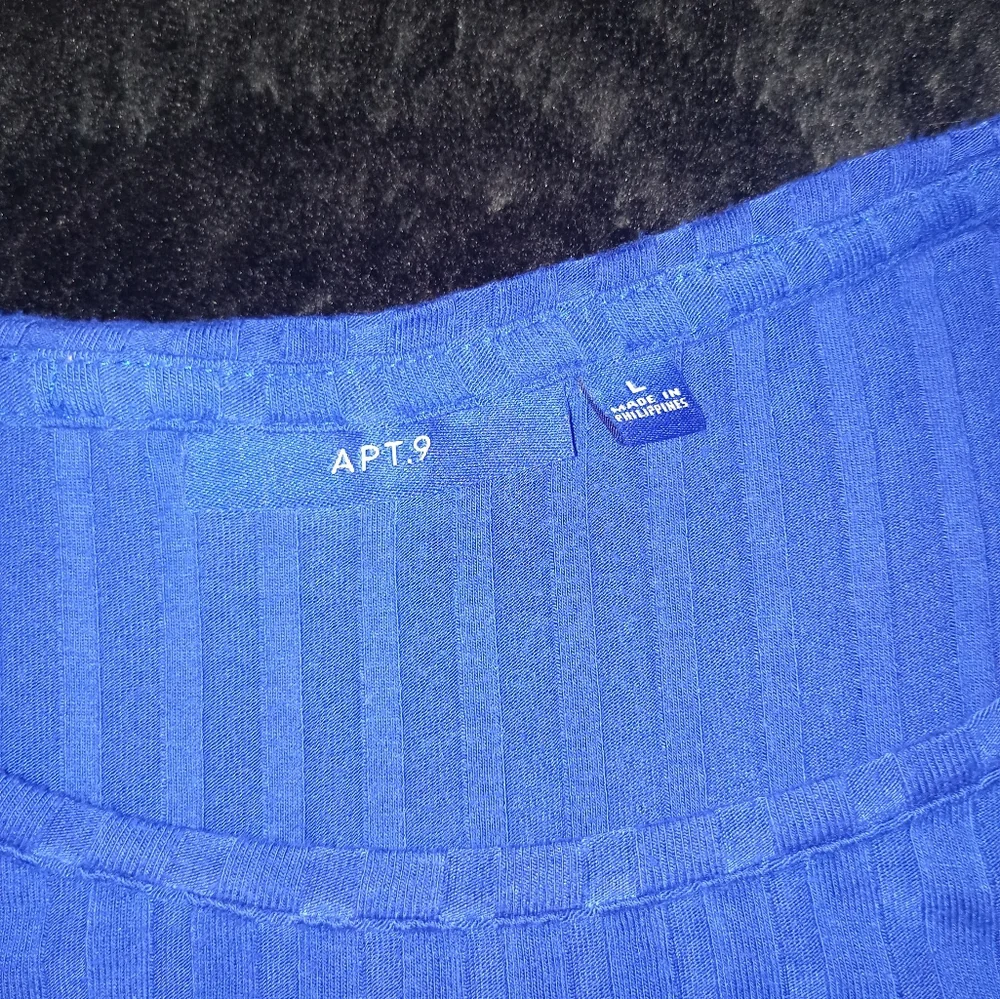 Blue top - Picture 2 of 3